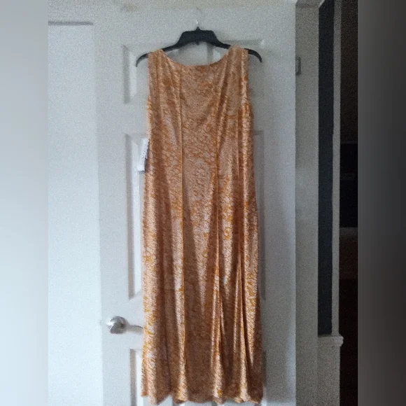 New Maxi Dress - Picture 2 of 6